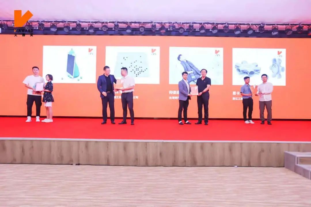 60d58e45607f0.jpg
